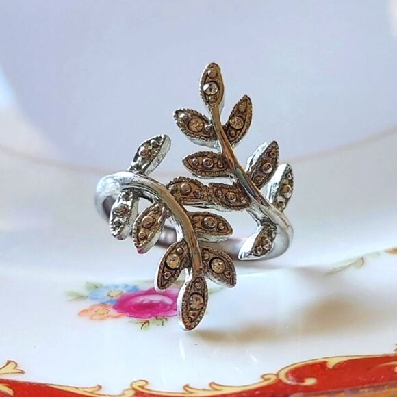 Vintage Art Deco Leaf Filigree Ring Size 8 - Picture 1 of 14